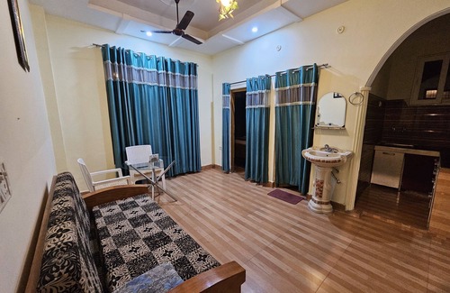 Bail Parao Hotel | Jungle Corbett Castle