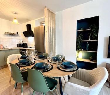 Romans-sur-Isere Apartment | Jungle Haven - Romans-sur-Isère