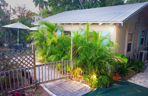 West Palm Beach Cottage | Jungle House Cottage, Dogs welcome. Private, quiet, and exclusivity yours.