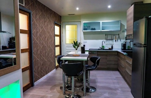 Centre Ville Apartment | Jungle Loveroom Centre Ville Pau 🌴