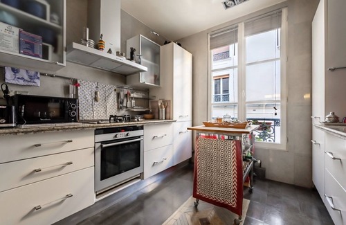 Batignolles Apartment | Jungle Rhythm, by Veeve