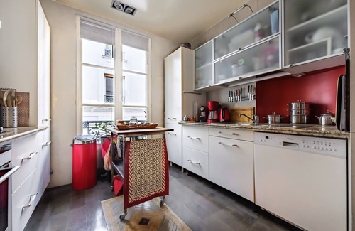 Batignolles Apartment | Jungle Rhythm, by Veeve