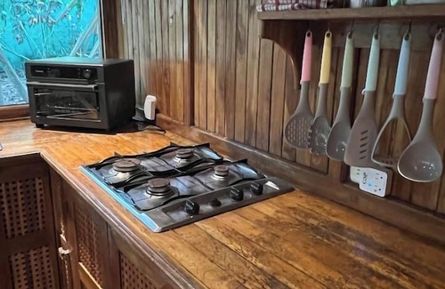 Cocles House | Jungle Room – Peaceful Stay Near Beach & Town