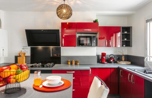 Saintes Apartment | Jungle Saintaise - Coeur de ville, Calme, Tv 4K, Fibre, Netflix, Parking Surveillé Qpark 150m