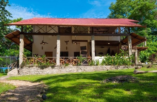 Las Uvas House | Jungle Studio Apartment with a Kitchen