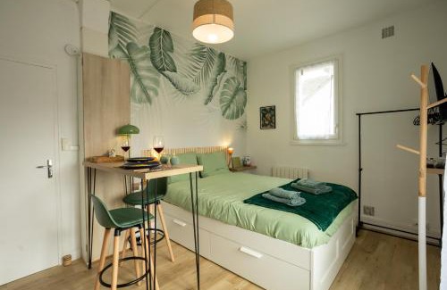 Montoir-de-Bretagne Apartment | Jungle Studio - Déco tropicale et confort moderne