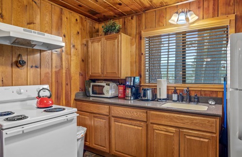 Greer Cabin | Juniper Cozy Cabin ; cozy retreat in mountains