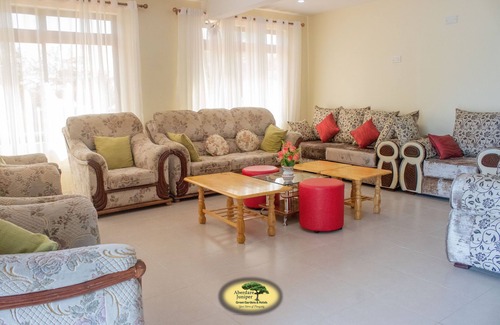 Muiga Hotel | Juniper Green Gardens Resort