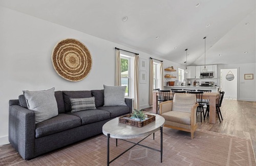 Union Pier House | Juniper Presents: A Classy Cottage w/Hot Tub, Deck, Fire Pit, near Beach