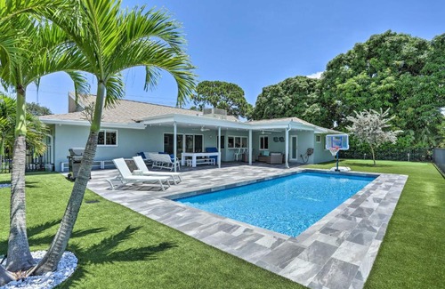 Tequesta House | Jupiter Home with Private Pool and Putting Green!