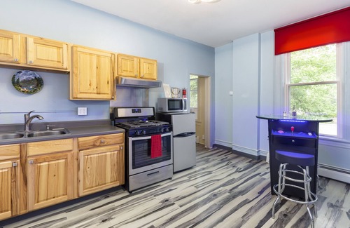 New Castle Apartment | Jurassic Pok at The Ore House Inn