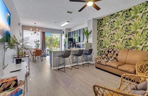 Kissimmee House | Just 10 Mins From Disney and Walking Distance to Outlets & Restaurants