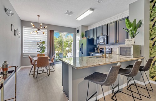 Kissimmee House | Just 10 Mins From Disney and Walking Distance to Outlets & Restaurants