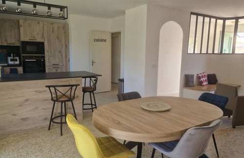 Sauveterre House | Just 10 minutes from Avignon! Country house in a haven of peace.