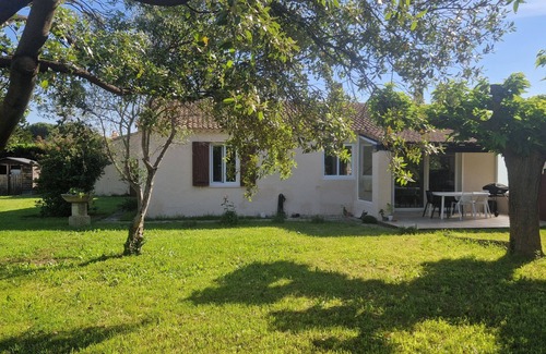 Sauveterre House | Just 10 minutes from Avignon! Country house in a haven of peace.