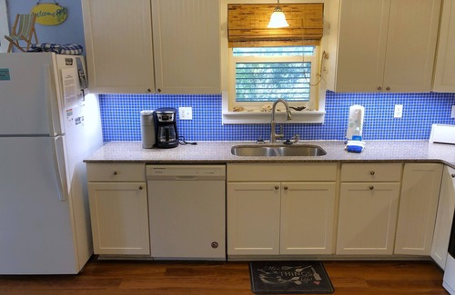 St. George Island Cottage | Just 150.00 p/nt Aug 16-19, 3 nights! Cute cottage! Gated/fenced. Tax/fees extra