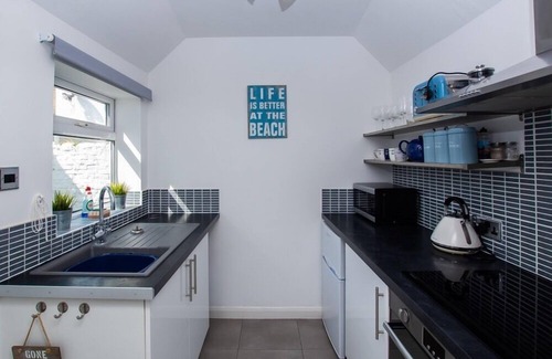 Deal Cottage | Just 50 meters from the pebble beach