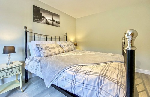 Westbury Cottage | Just 9 miles to Longleat, this beautiful property sleeps up to two guests.