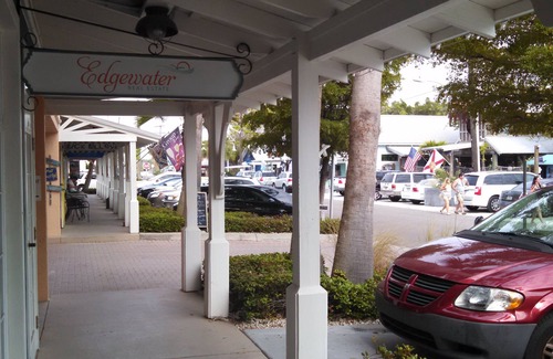Bradenton Beach Apartment | Just A Minute Walk To The Beach To Catch A Beautiful Sunset.