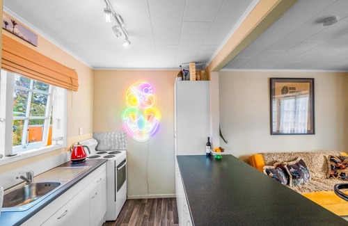 Paihia House | Just a short stroll to the water or into town