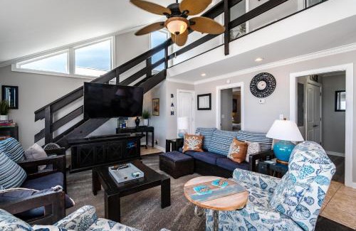 Oak Island House | Just Beachy by Oak Island Accommodations
