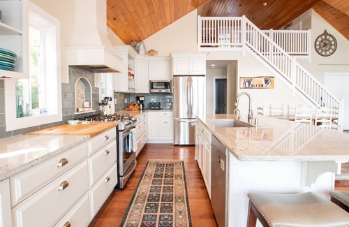 Town of Jerusalem House | Just Bluffin': Keuka Lake Luxury Rental + Hot Tub! Close to Wineries