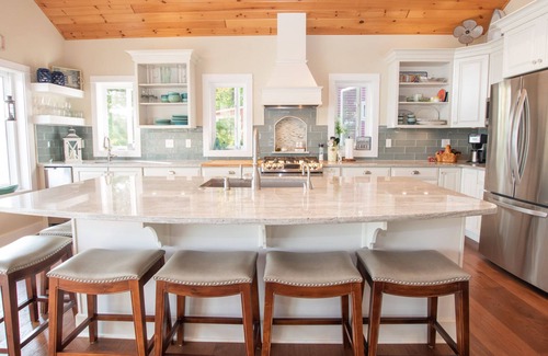 Town of Jerusalem House | Just Bluffin': Keuka Lake Luxury Rental + Hot Tub! Close to Wineries