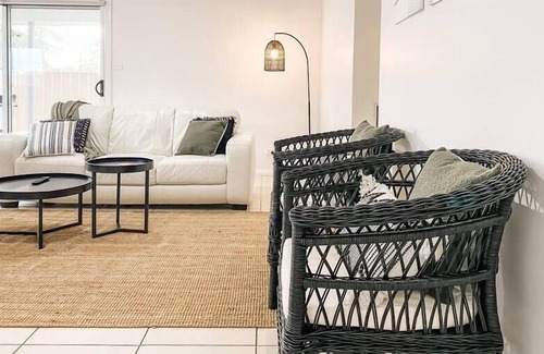 Wagga Wagga House | Just book it!! Florabelle.