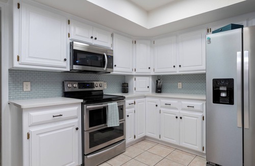 Moore House | Just Like Home #15: Centrally Located 5bd, 4ba, Pool, Hot Tub, Billiards, Grill