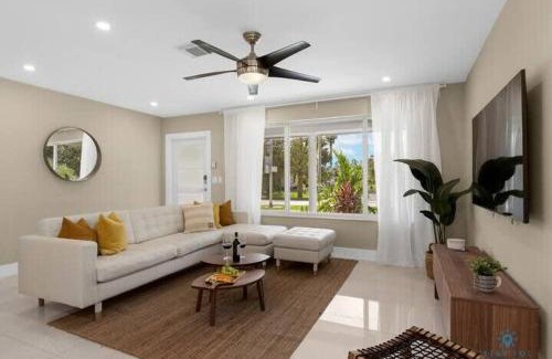 Hallandale Beach House | Just minutes driving to the Beach, Amazing Pool