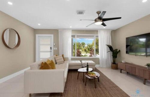 Hallandale Beach House | Just minutes driving to the Beach, Amazing Pool