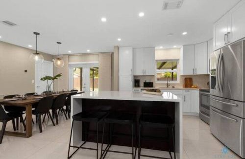 Hallandale Beach House | Just minutes driving to the Beach, Amazing Pool