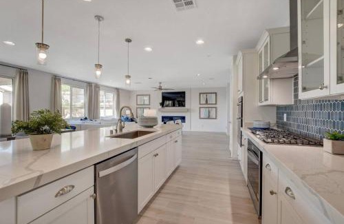 Henderson House | Just Minutes to Everything