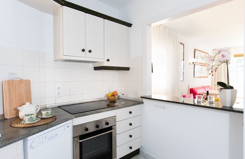 Almunecar Apartment | JUST OVER THE BEACH SPACIOUS APARTMENT WITH FABULOUS VIEWS OVER THE SEA. A/C