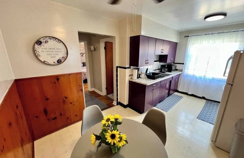 Westwood Apartment | Just Peachy King Apartment 4