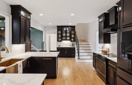 Beechgrove House | Just Pretend Mansion is a modern recreation of Elvis Presley’s Graceland mansion