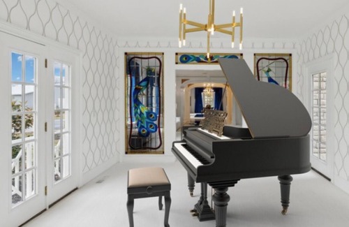Beechgrove House | Just Pretend Mansion is a modern recreation of Elvis Presley’s Graceland mansion