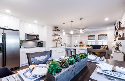Bentonville House | Just read the reviews and we think you'll choose Starlanding! Sleeps 6, 2 baths