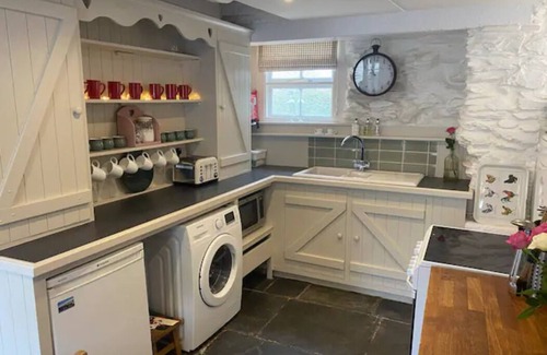 Port Isaac House | Just reduced for July & Aug-Geranium Cottage, Port Isaac sleeps 8 + dogs