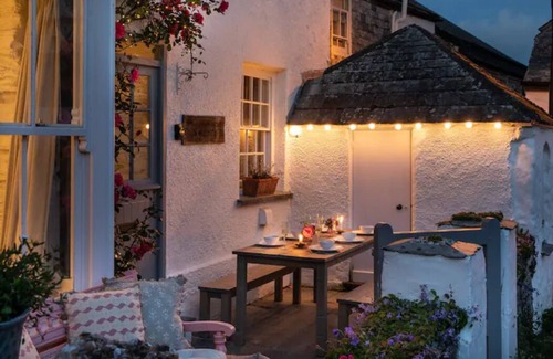 Port Isaac House | Just reduced for July & Aug-Geranium Cottage, Port Isaac sleeps 8 + dogs