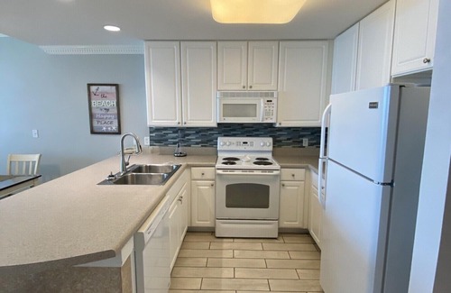 Gulf Shores Condo | JUST Refurbished & CLEAN! King & Queen bdrms-Twin Bunks, FIVE STARS, WOW views