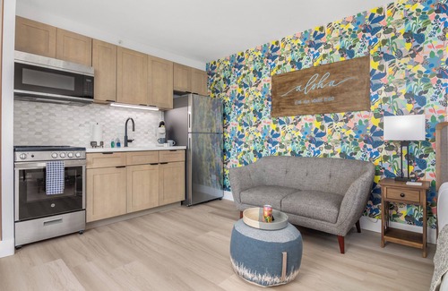 Waikiki Condo | Just Renovated- 5th Floor Waikiki Studio- Free Parking!
