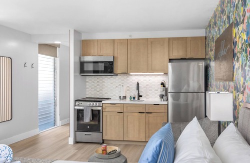 Waikiki Condo | Just Renovated- 5th Floor Waikiki Studio- Free Parking!