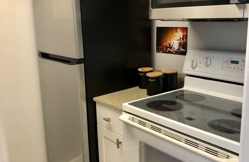 Harbor Beach Apartment | Just Renovated -1BR 1Bath,Pool,Parking,5 min walk 2 Beach 1