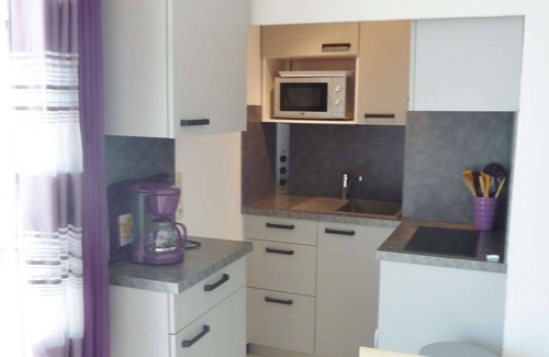 Marseillan Plage Apartment | Just steps away from the beach, holiday apartment with a small sea view