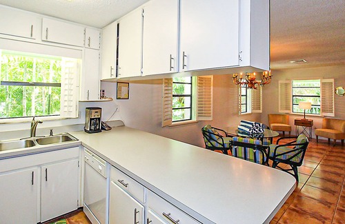Anna Maria House | Just steps to the beach! -Sol Searcher