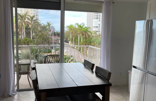 Marco Island Apartment | Just Steps To The Beach and exclusive hotels on Marco Island
