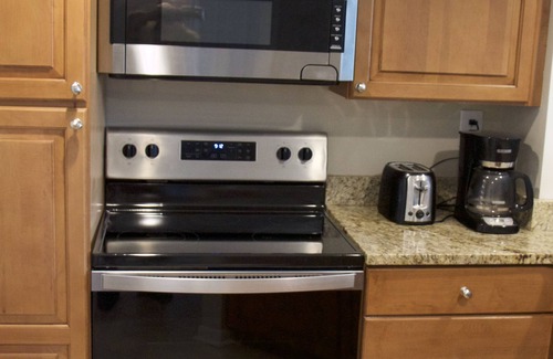 Palmetto Dunes Condo | Just steps to the beach, minutes to 3 golf courses, pools/BBQ area on site
