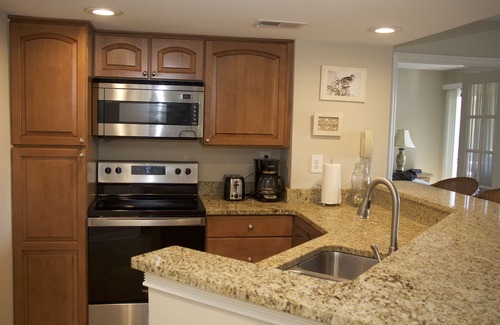Palmetto Dunes Condo | Just steps to the beach, minutes to 3 golf courses, pools/BBQ area on site
