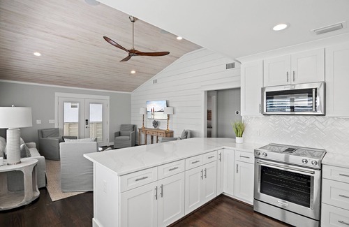 Seagrove Beach House | Just steps to Eastern Lake Beach Access!6 Seater GOLF CART, 4 Bikes Included!